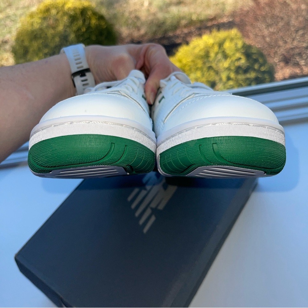New Balance 550 Sneaker Men 8.5 Women 10 White Green Classic Pine BB550SWB NIB - Picture 4 of 8
